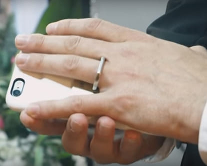 A man marriage with smartphone in America.