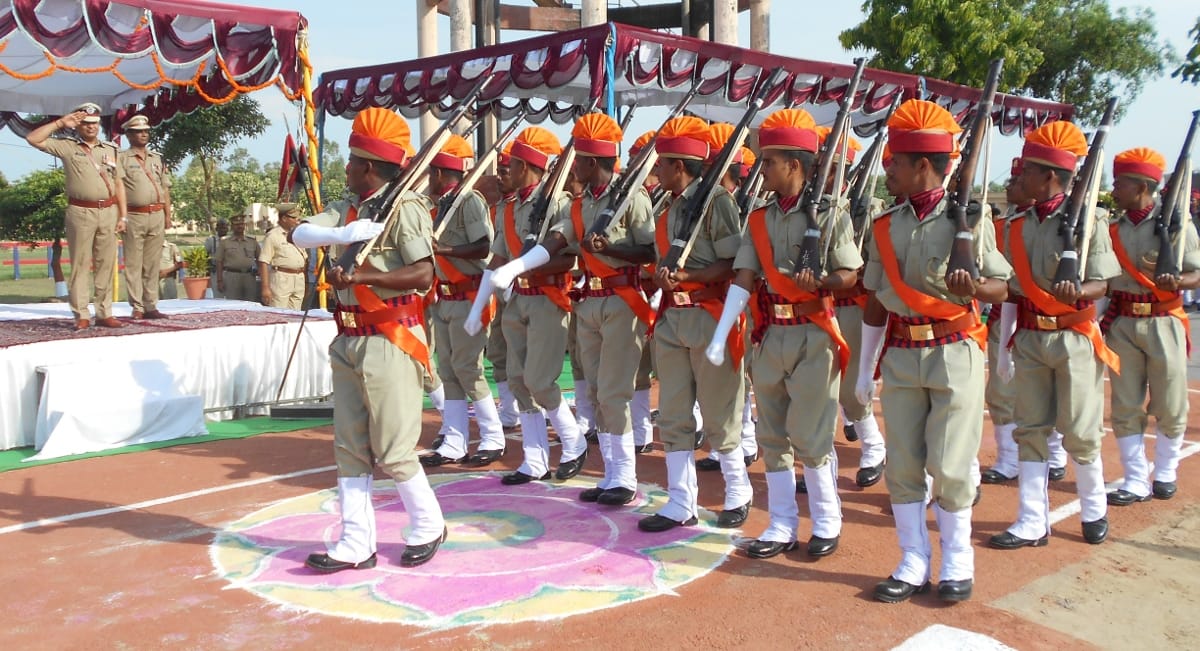 police passing out parade in maharajganj
