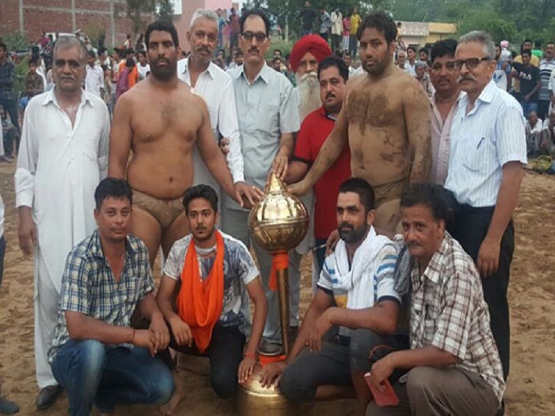 deepu win match, pathankot deepu win restling, deepu win badi maali contest, amritsar