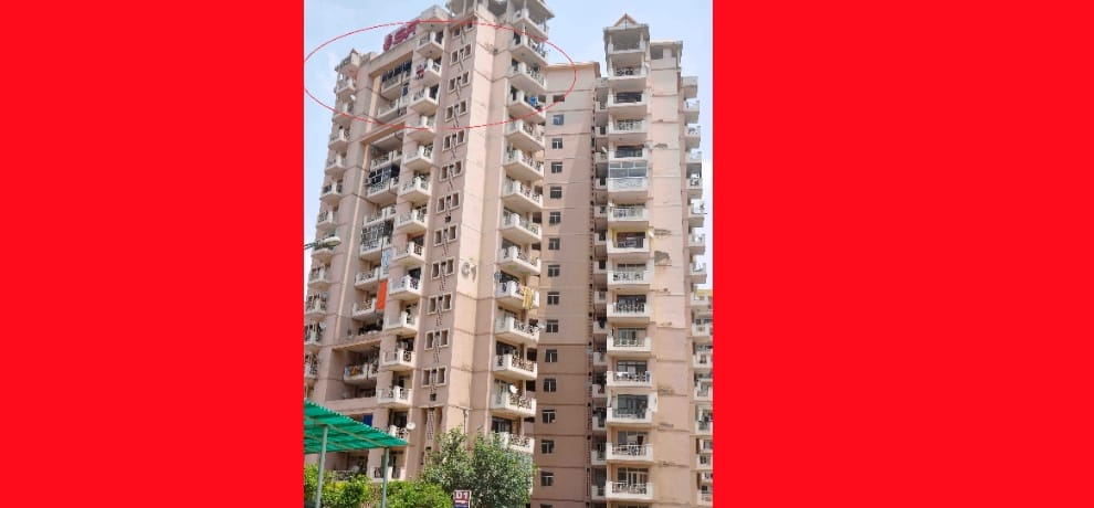 Engagement between the joys of life, the young man jumped from the 14th floor
