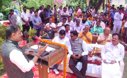 conflict on thiruvalluvar statue in haridwar.