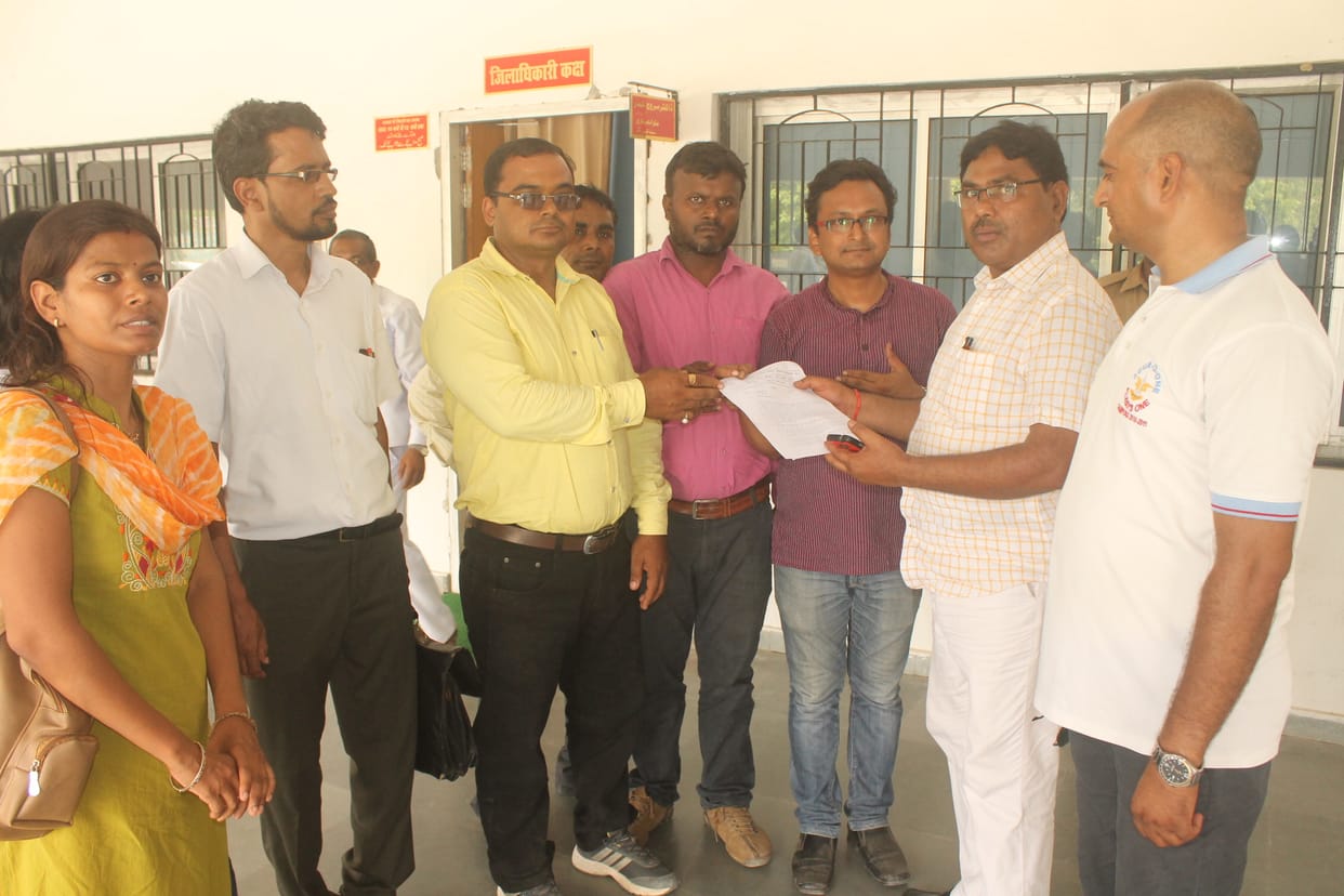 Contracts memorandum delivered by health workers