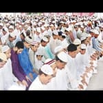 नवाबी जामा मसजिद में अलविदा की नमाज का नजारा।