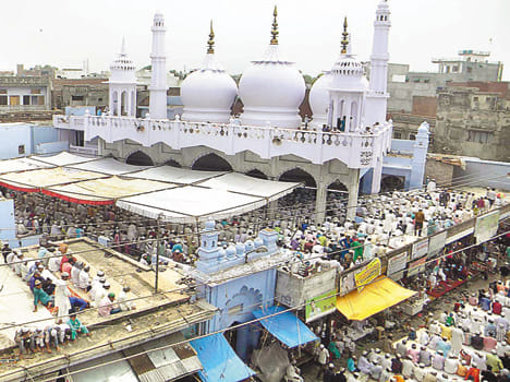 Thousands came to pray for the happiness of hand