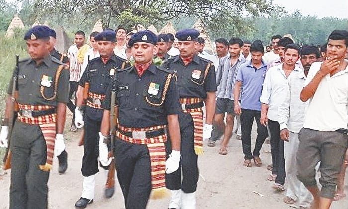 sainik ko samman ke saath vidayi