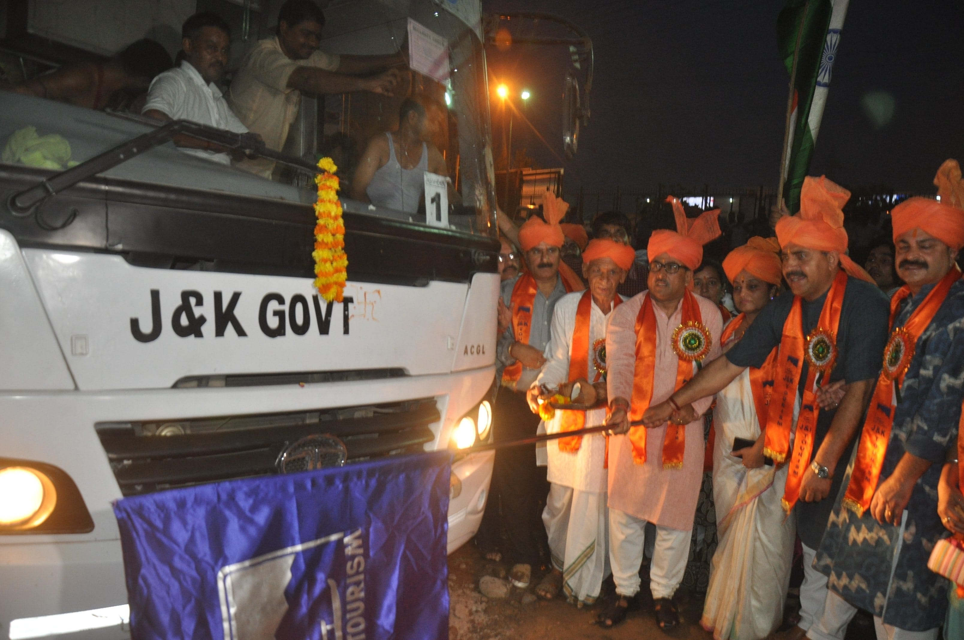 The first group for the Amarnath jyatra despatched from jammu