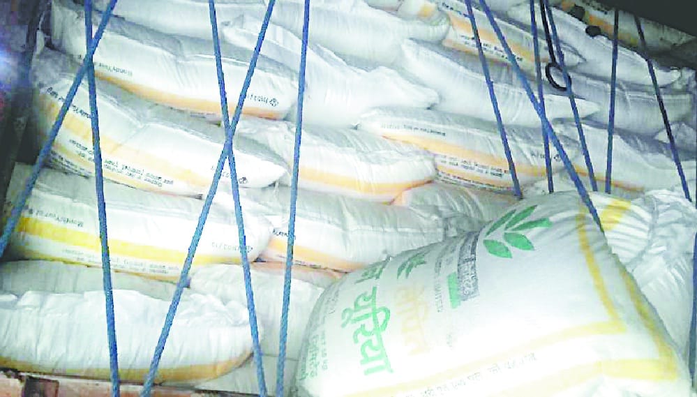 Green ply truck full of urea factory caught out