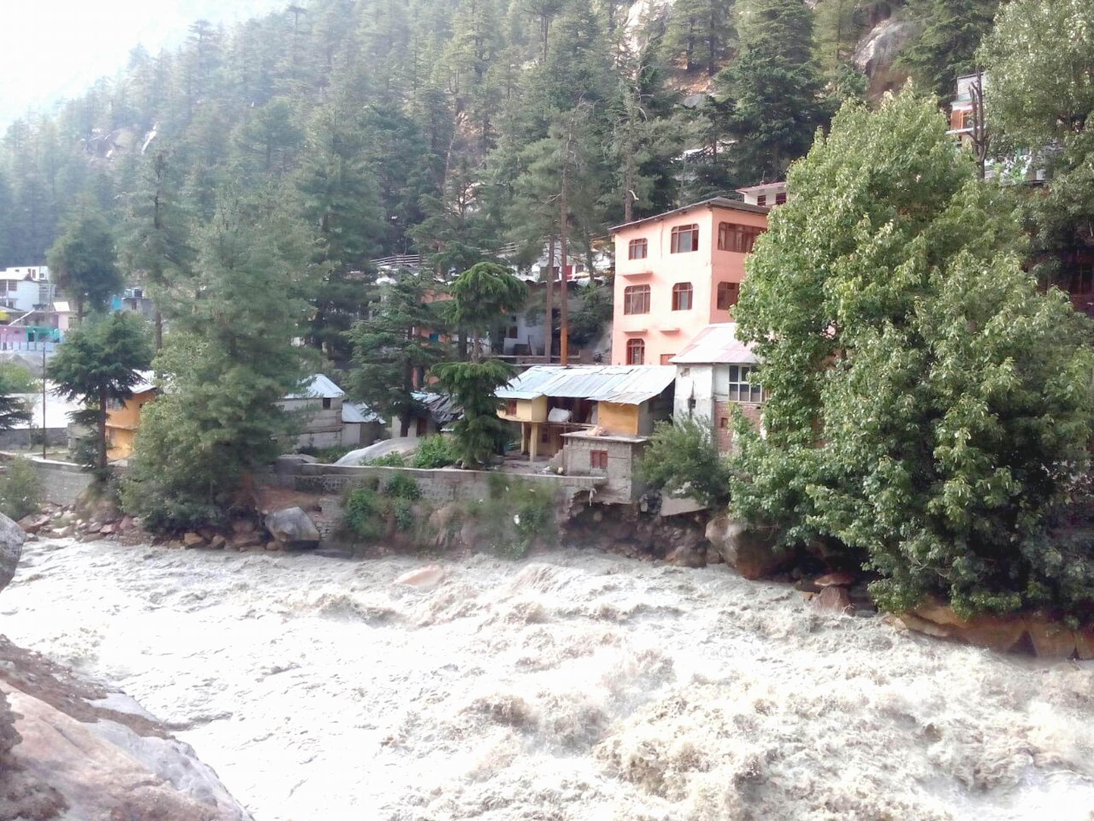 many cracks on gangotri glacier due to heavy rain 