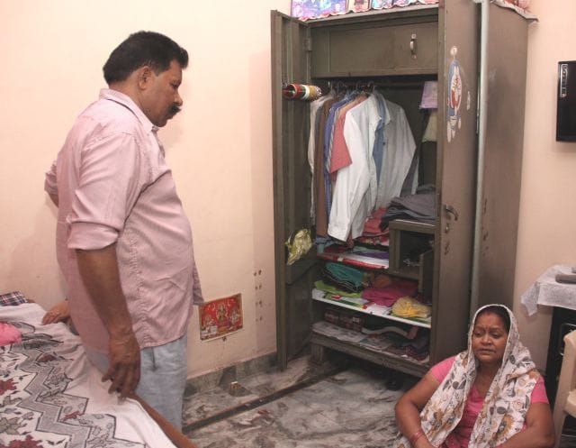 Retired army officer's house, stealing 10 million