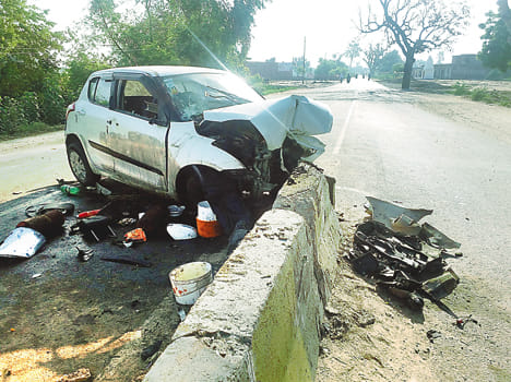 Car collided with dividers, a death