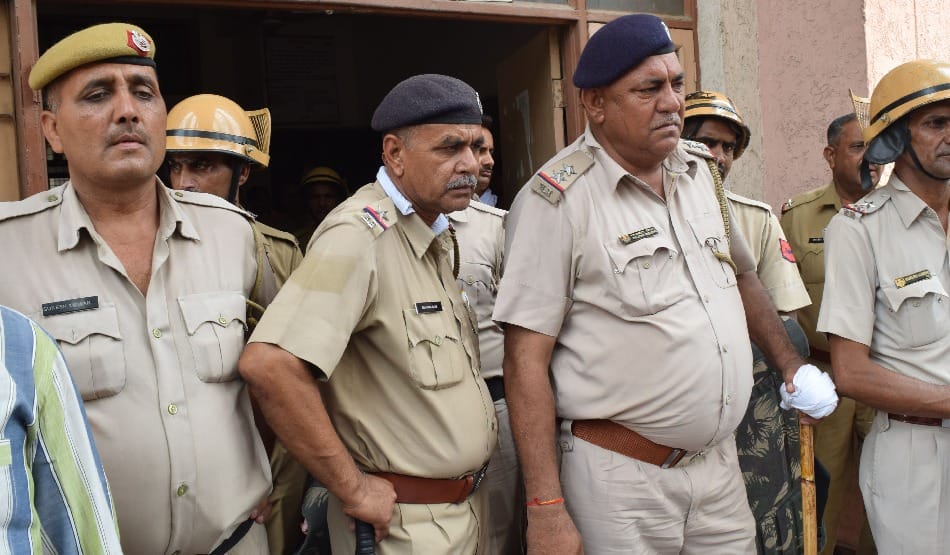 police raid in PGI hostel: wine bottle and girls found in doctors room
