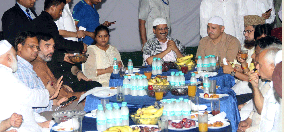 in Kejriwal's iftar party arrived Vice president,Lieutenant Governor did not come