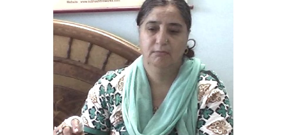 Attack on lady constable at Nalagarh, robbed gold chain.