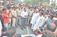 murder,karnal murder,road block, karnal