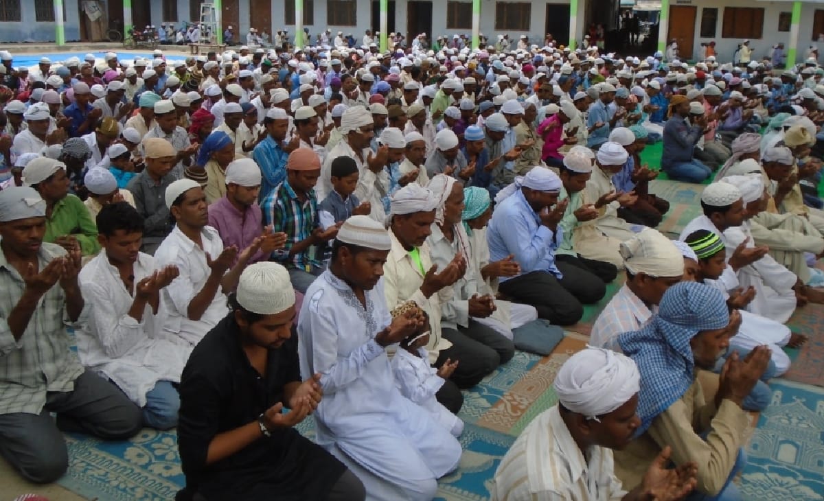 alvida namaj recited in mosque