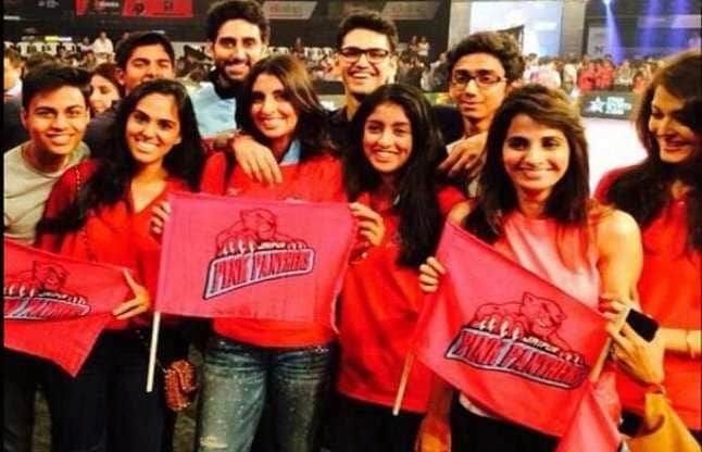 Navya naveli enjoys kabaddi match with Abhishek bachchan