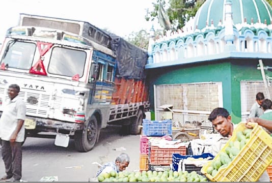 Truck collision damaged the shrine wall