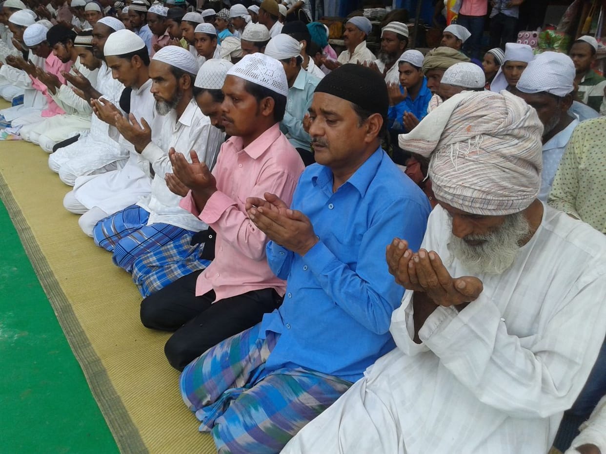 thousands of people were praying for peace