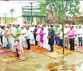 Drew crowds to pray