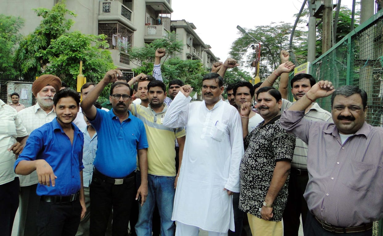 Shipra Sun City Gate controversy, the protest