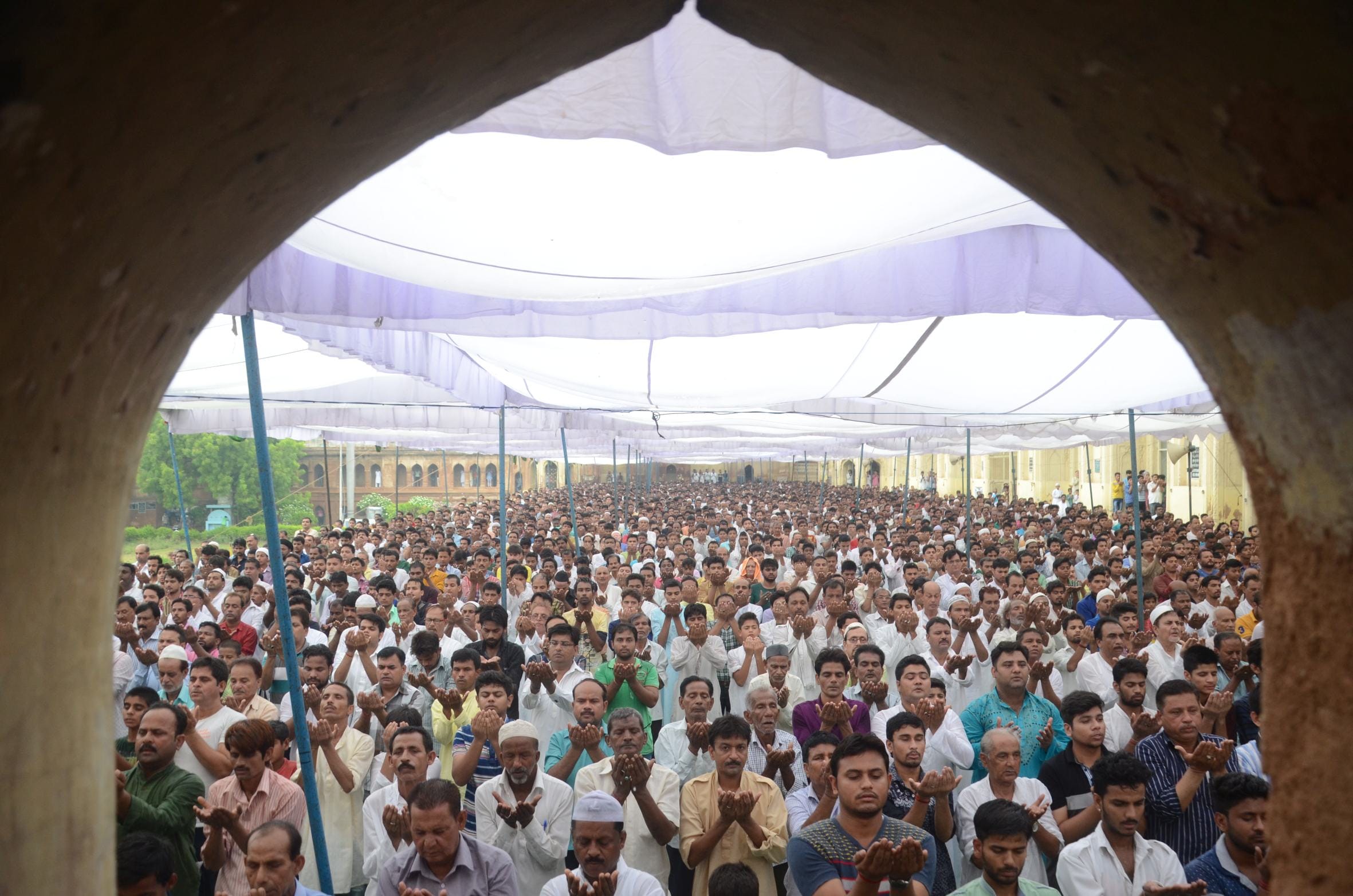 alvida namaz in lucknow imambara