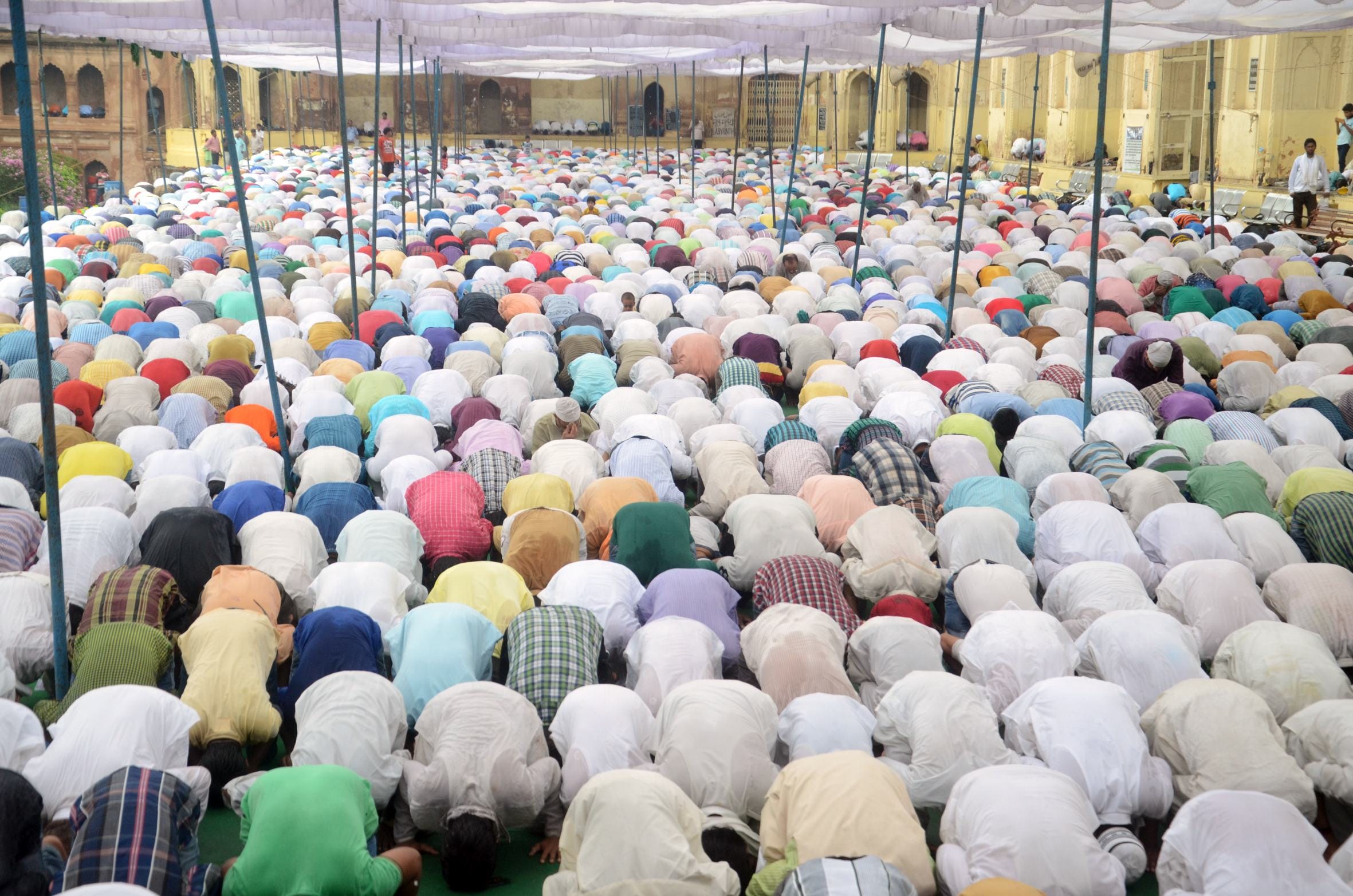 alvida namaz in lucknow imambara