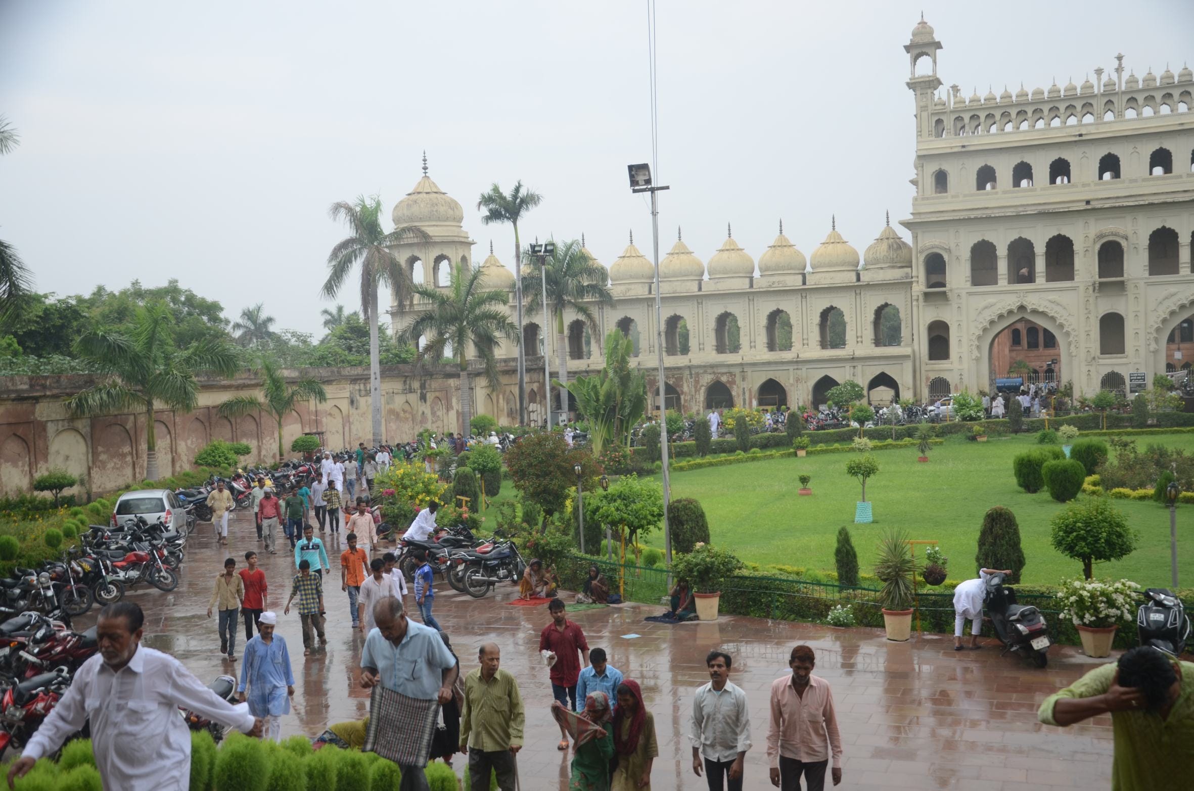 alvida namaz in lucknow imambara