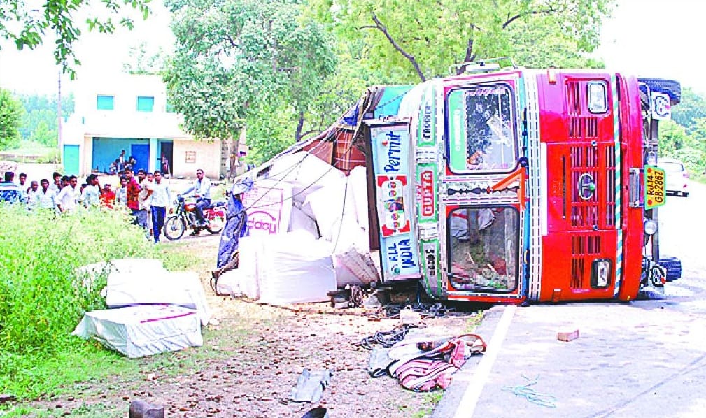 labour,s crush by truck in sugar mill 