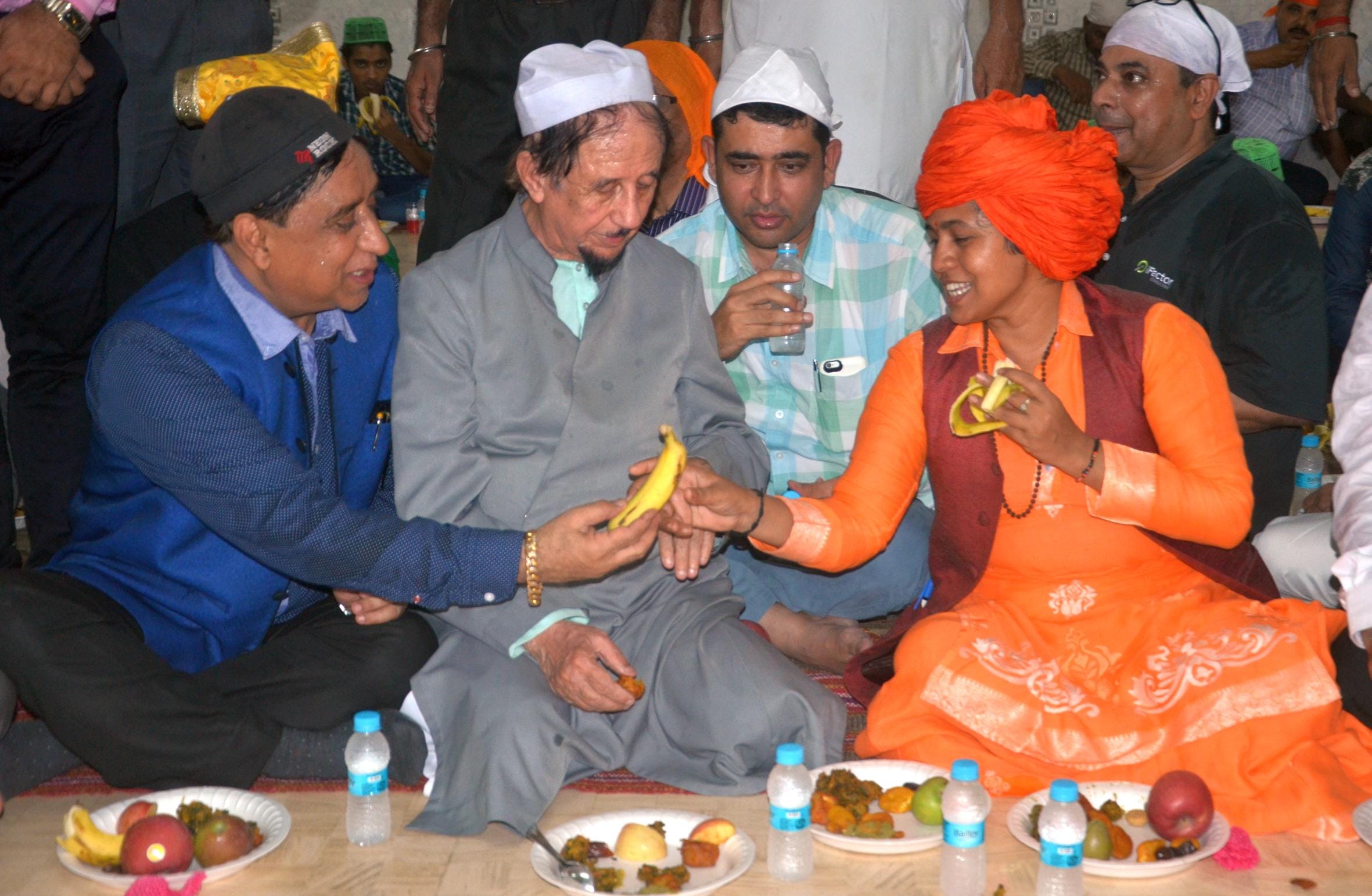 roza iftar party in gurudwara yahiya ganj lucknow