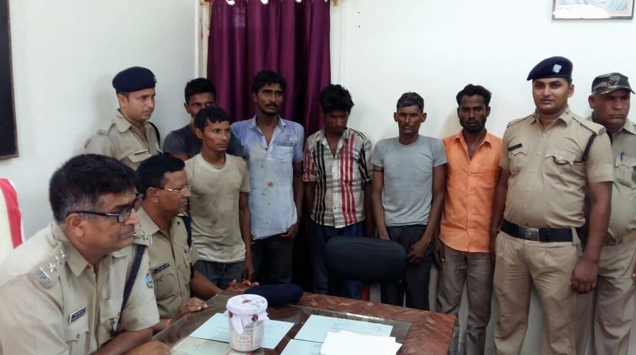 six persons arrested for looting and beating to contractor