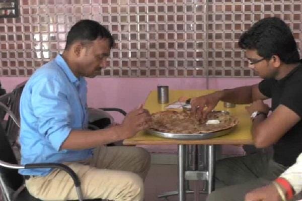 ajab gajab challange of dhaba owner, got reward on eating prantha, tapsya prantha junction