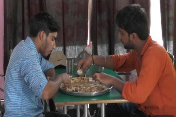 ajab gajab challange of dhaba owner, got reward on eating prantha, tapsya prantha junction