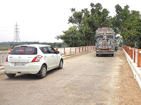 Black River on the bridge began to fill the vehicle dash