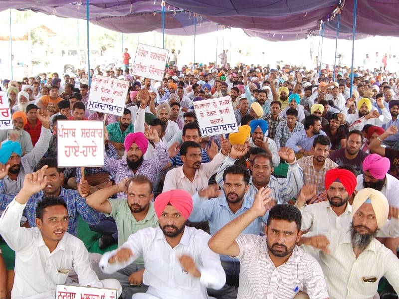 protest manrega employee, cm area, traffic jam, lambi, muktsar