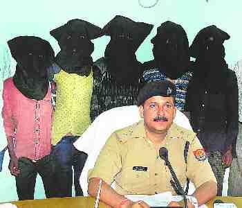 Auto lifters gang five crooks arrested 