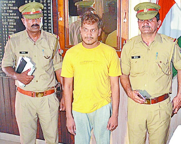 Aunt had illicit relations on father's murder