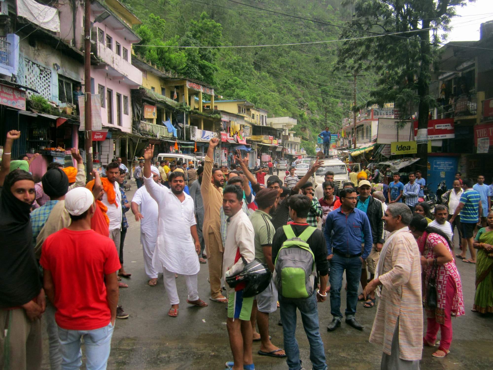 chardham pilgrims stranded on badrinath highway.