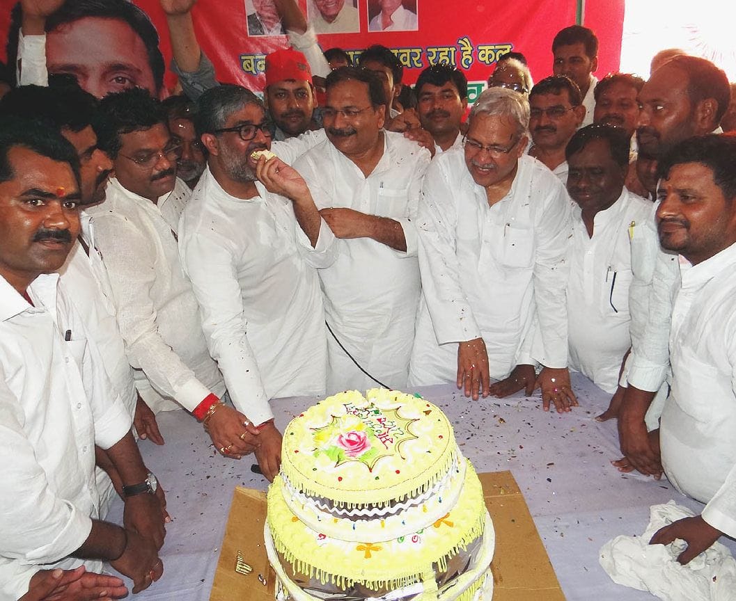 CM wished longevity of cutting a cake