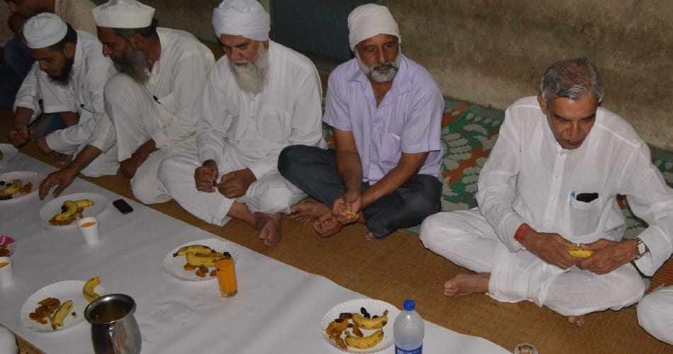 ramzan, iftar party, pawan bansal joined iftar party, jama masjid iftar party, chandigarh