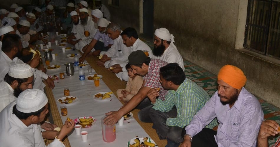 ramzan, iftar party, pawan bansal joined iftar party, jama masjid iftar party, chandigarh