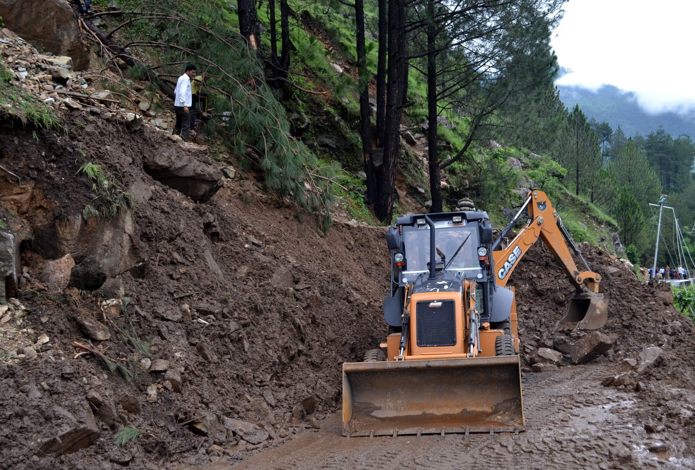 chardham pilgrims stranded on badrinath highway.