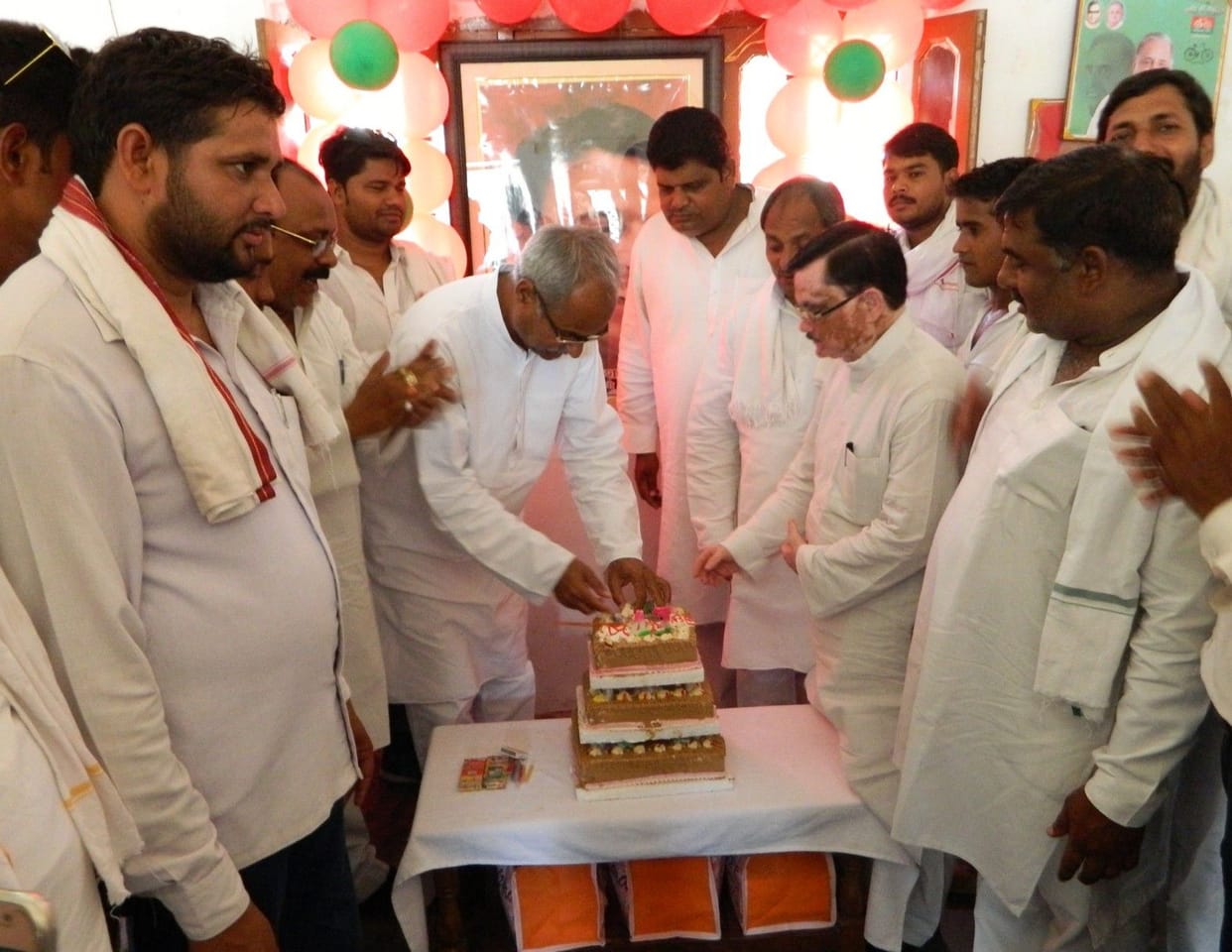 SP ones cut cake