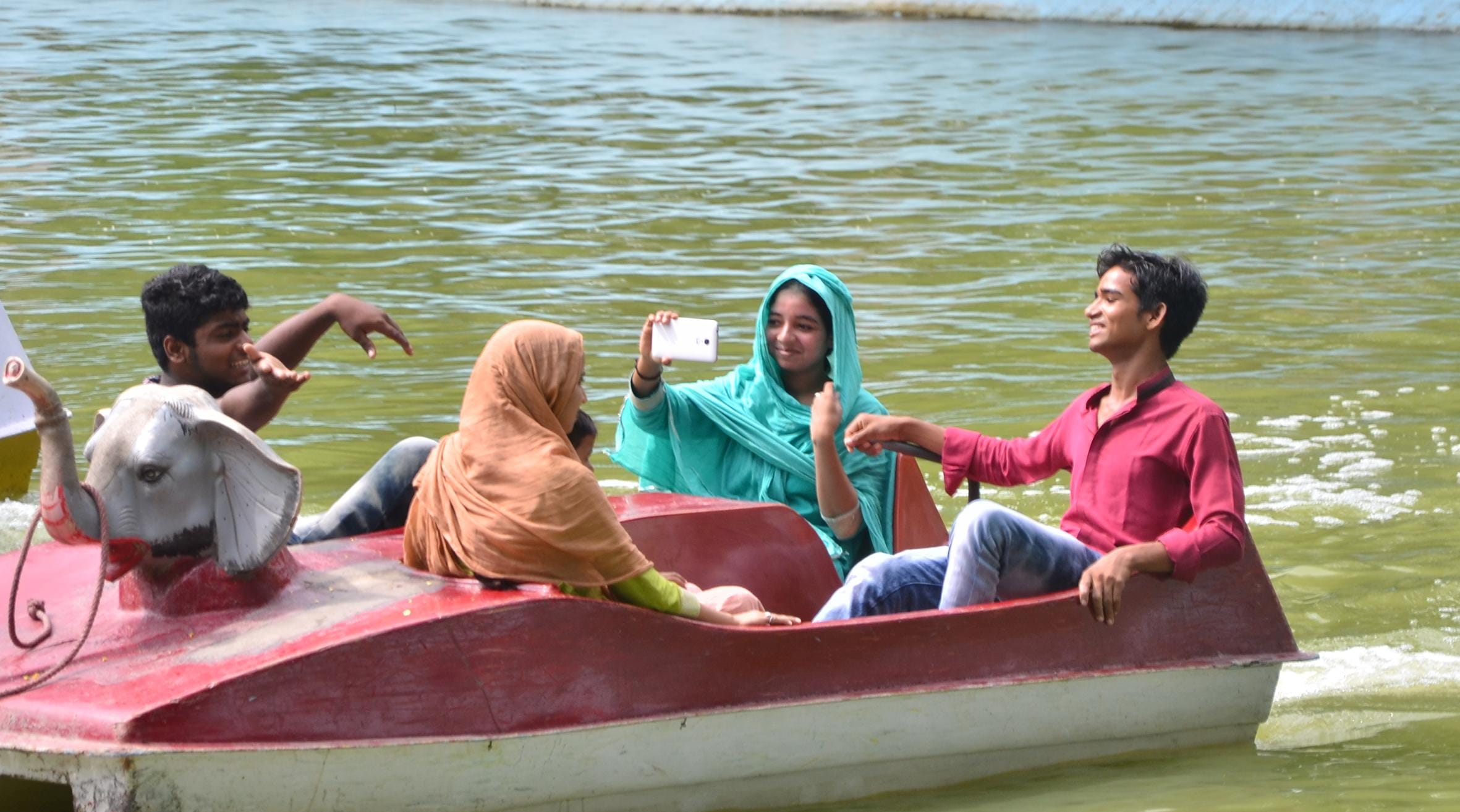 lucknow people enjoy rainy weather