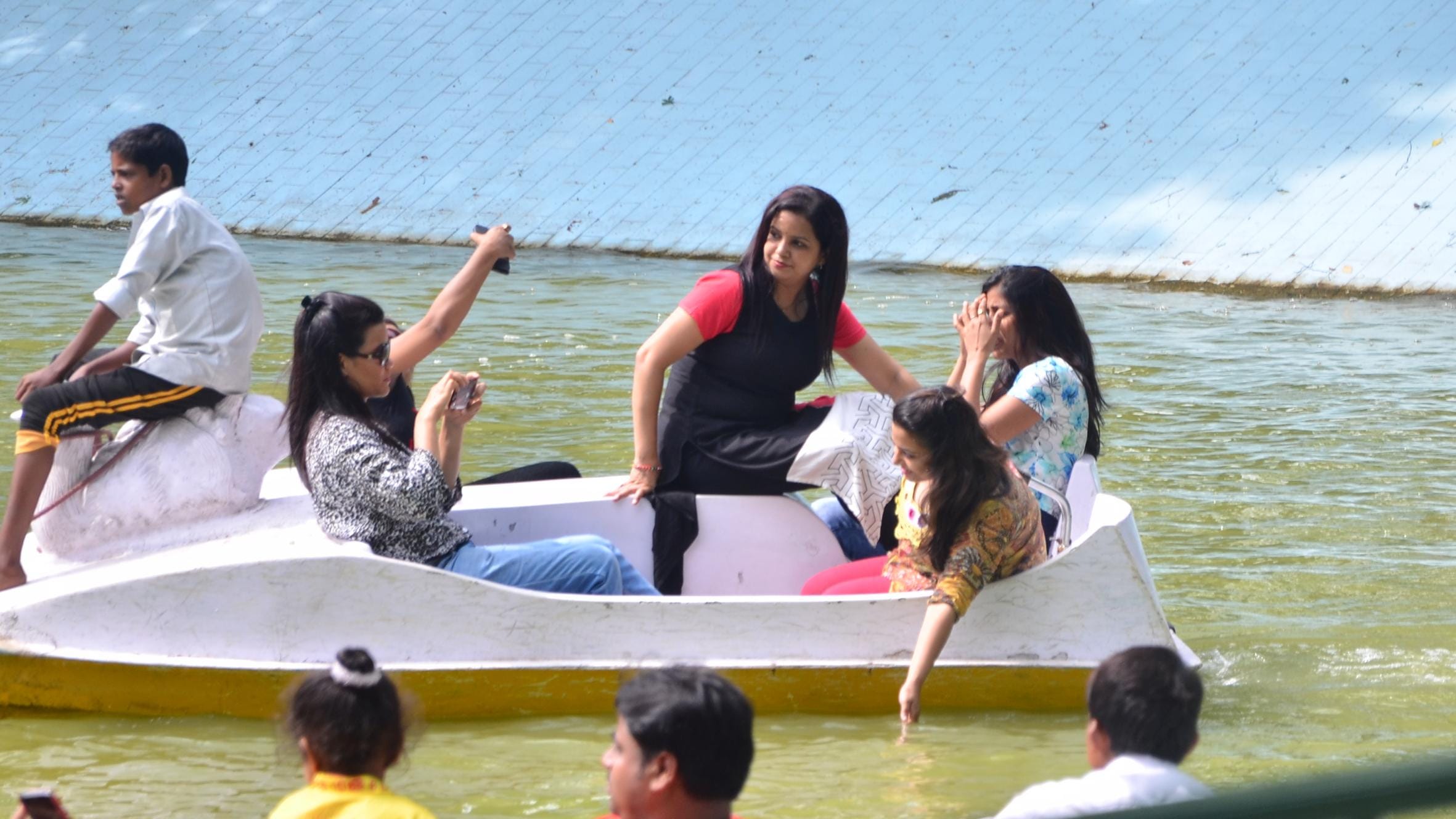 lucknow people enjoy rainy weather