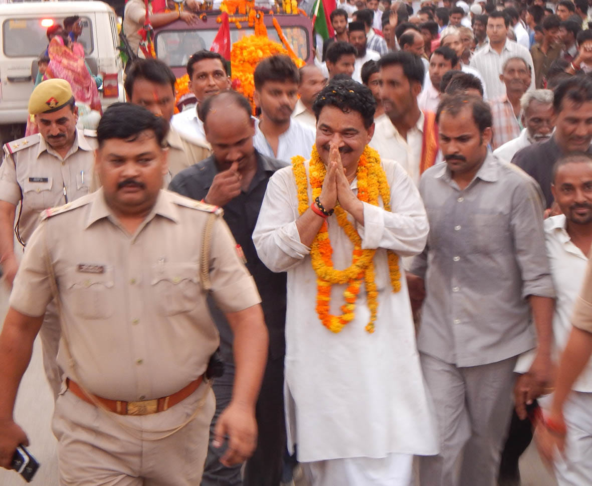 Samajwadi party leader gave controversial statement on CM yogi