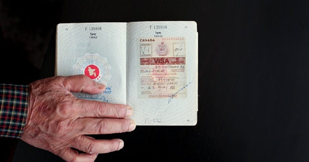 Foreigner beaten public in doubt of passport stealing