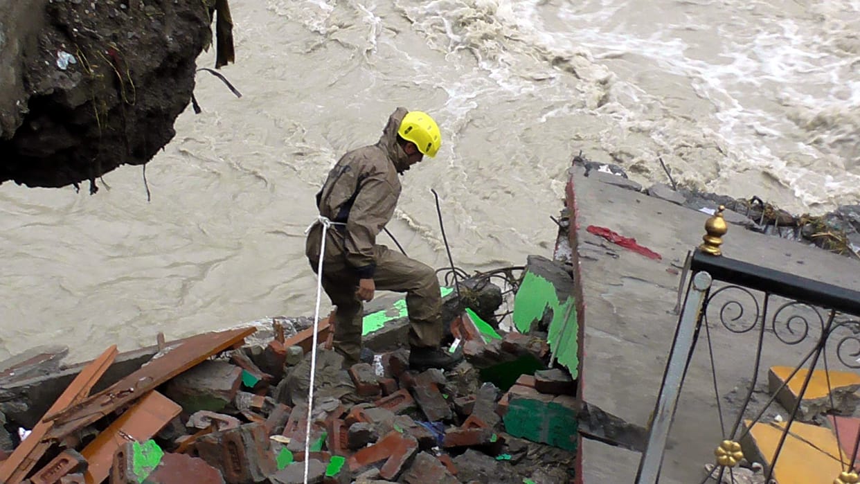 SDRF teem search lost people.