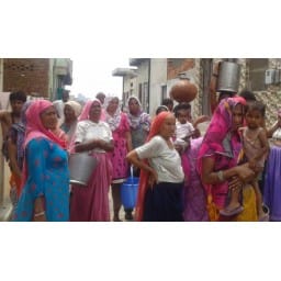 sainik coloney,rewari,drinikig water,protest