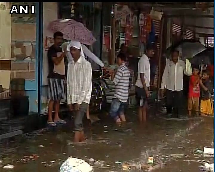 Heavy rain causes water logging in various parts of Mumbai causing