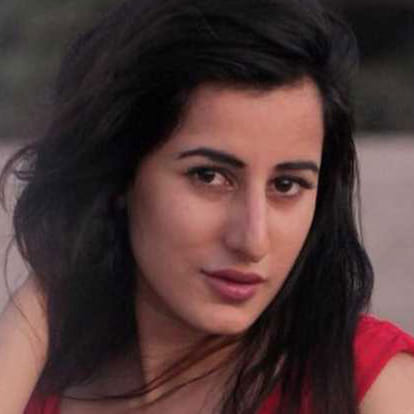 saloni post her photo with a bra